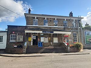 Farnham railway station