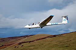 Glider bungee launch