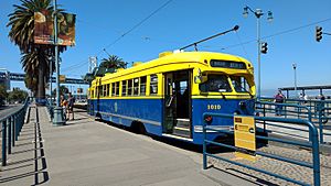 Muni 1010 at Brannan station, August 2017.jpg