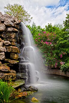 Zoo Waterfall - HDR (15877310895)