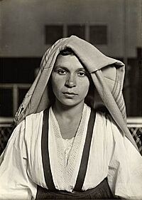 Albanian woman at Ellis Island 1905