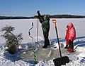 Hole-into-lake-ice saw-up FI-EU 2007-Feb-21 by-RAM