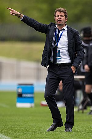 Joe Montemurro coaching against Perth