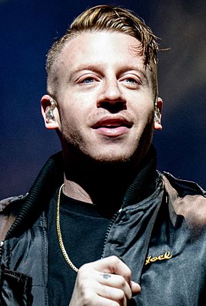 Macklemore Ryan Lewis Live 2016 (cropped) (cropped).jpg