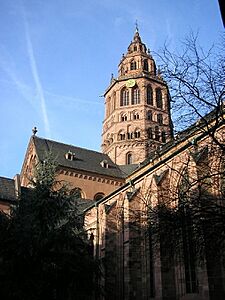 Mainzer Dom vom Kreuzgang