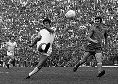 Mircea Lucescu against Steaua