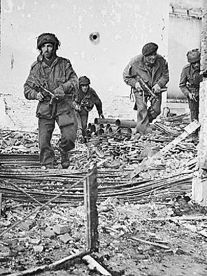 British paratroopers in Oosterbeek cropped