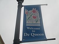 De Queen, AR welcome sign IMG 8554