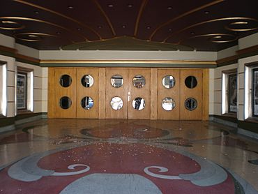 Fox Theatre, Redwood City entrance