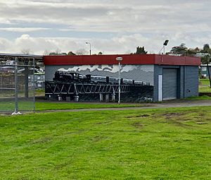 Hamilton railway station mural