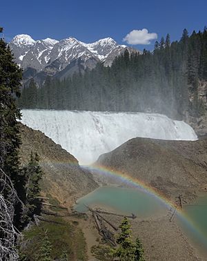 Wapta-Falls-2019-rainbow-Luka-Peternel