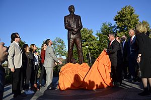 Ed Snider Statue