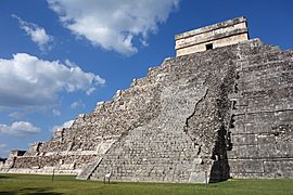 Kukulcan-Temple-Chichen-Itza-south-side-2016-Luka-Peternel