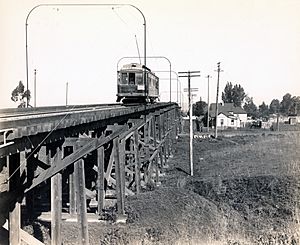 South Pasadena Daly Street Bridge.jpg