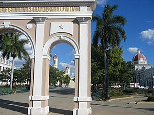 DirkvdM cienfuegos parque jose marti.jpg