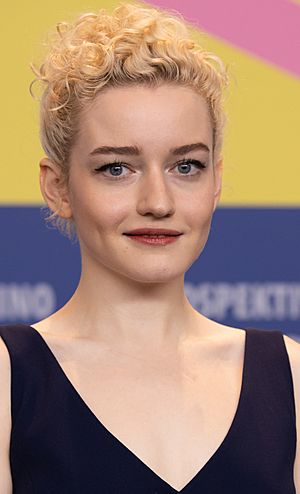 Julia Garner in 2020, cropped.jpg