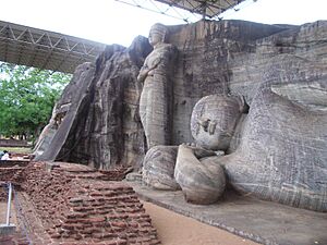 Polonnaruwa-galvihara5