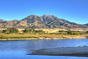 Emigrant mountain rivers bend lodge