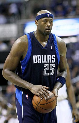 Erick Dampier Mavs 2009.jpg