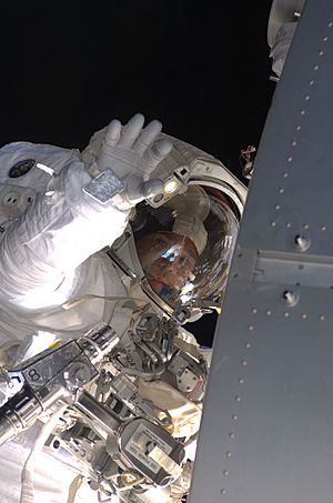 STS-126 EVA4 Bowen03