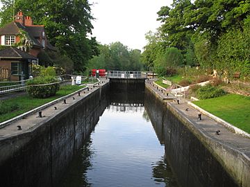 2008-05 Sonning Lock.JPG