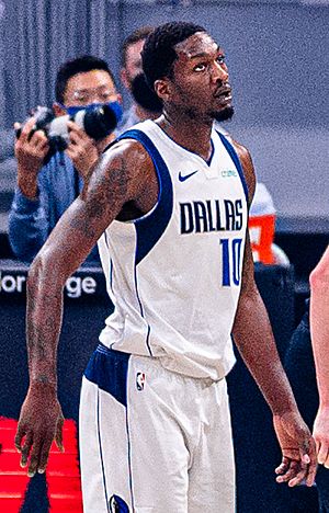 Dorian Finney-Smith 2021.jpg