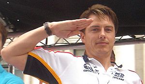 JohnBarrowman-salute-LondonGayPride-20070630