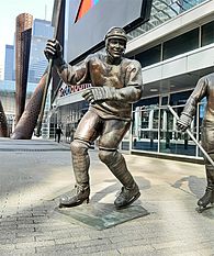 Mats Sundin Statue at Legends Row photo by Djuradj Vujcic