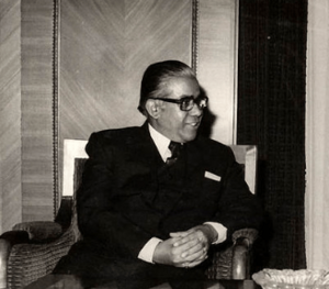 Nicolae Ceauşescu and B.R. Bhagat (cropped).png