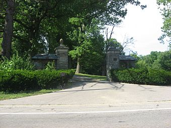 Pine Meer driveway gate.jpg