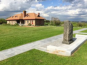 Brenton Point State Park building, Newport Rhode Island.jpg