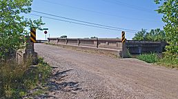 JeffersonAveHuronRiverHarbinDrSilverCreekBridgesCWayneCoMi.jpg