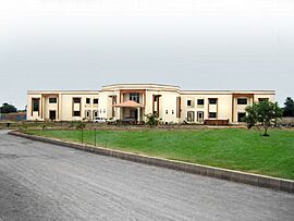 University Building, D.G. Khan.jpg