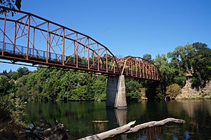 Fair Oaks Bridge Below.JPG