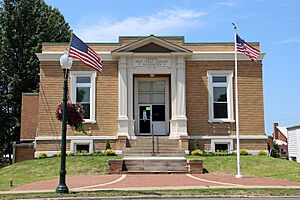 Geneva, OH Public Library