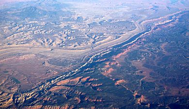 2008-0914-CapitolReef-WaterpocketFold1