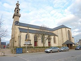 06 Plouvien L'église paroissiale.JPG