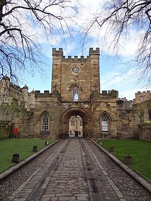 Durham Castle Gatehouse (geograph 2907552)
