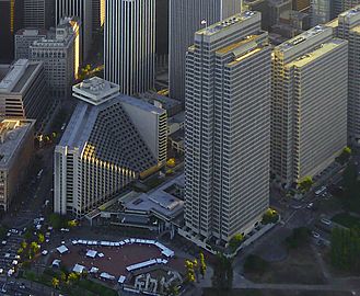 Embarcadero Center (5028667417) (cropped)