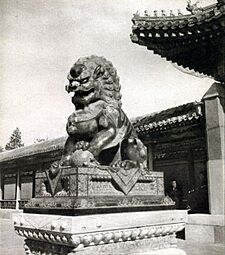 Guardian lion statue