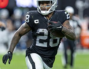 Josh Jacobs Raiders-WFT DEC2021 (cropped)