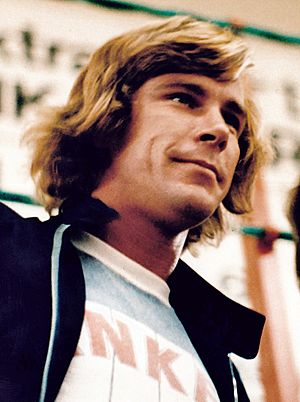 J. Hunt in 1977 (cropped).jpg