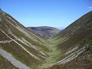 Pass between sow and Sgairneach Mhor