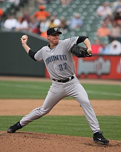 Roy Halladay pitches allison full.jpg