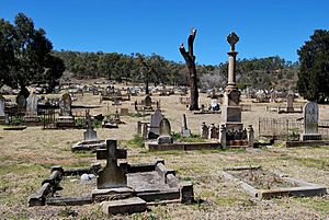 Mount Morgan Cemetery including Chinese Shrine and Linda Memorial (2008).jpg