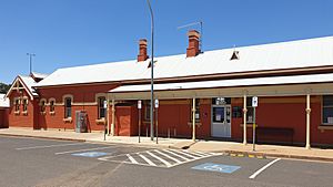 PARKES-RAILWAY-STATION-DEC-2019