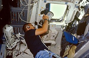 STS-51-B Overmyer aims camera