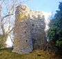 Snodhill Castle (geograph 2203637, cropped).jpg