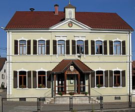 The town hall and school in Sondersdorf