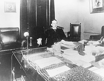 AlSmithDesk1913